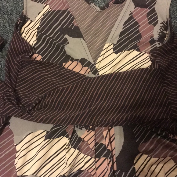 Tummy hiding BCBG SHIRT V NECK TIE BACK SMALL 4 - Picture 2 of 5